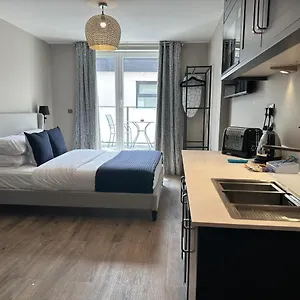  Hotel Central Studios