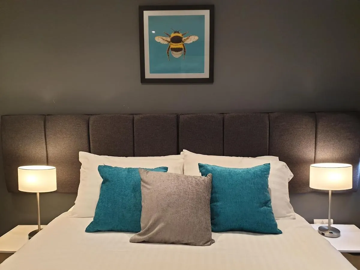 The Spires Serviced Apartments Cardiff 0*,